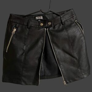 POSTER GIRL BLACK FEUX LEATHER SKIRT